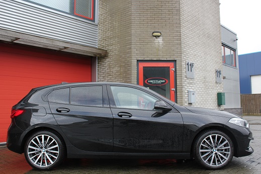 Rijervaring Chiptuning BMW 118i F40 140 PK 220 NM Zijkant