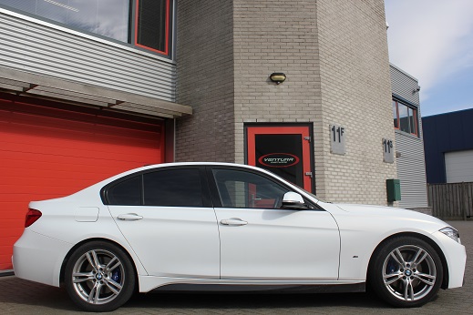 Rijervaring Chiptuning BMW 330e 252 PK Zijkant
