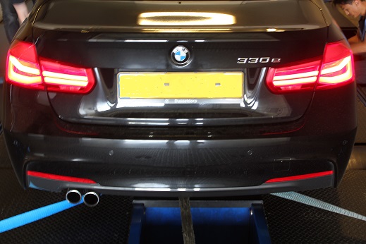 Rijervaring Dyno Test BMW 330e 252 PK Origineel. Zijkant