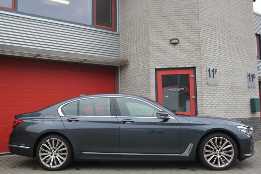 Rijervaring Chiptuning BMW 740e 258 PK Zijkant