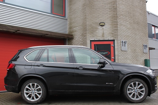 Rijervaring Chiptuning BMW X5 2.5d 231 Pk Zijkant