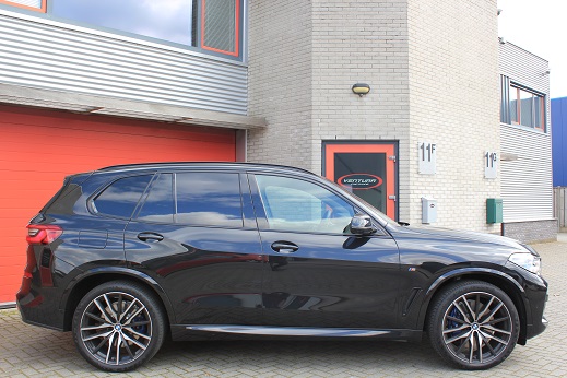 Rijervaring Chiptuning BMW X5 M40i 340 PK Zijkant