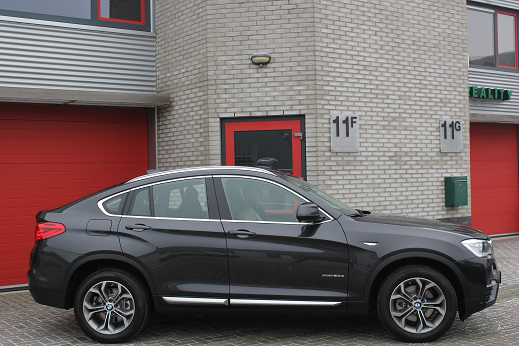 Rijervaring Chiptuning BMW X4 2.0d 190 PK 400 NM Zijkant