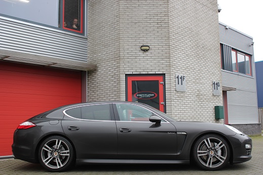 Rijervaring Porsche Panamera Hybrid van 416 PK naar > 505 PK Zijkant