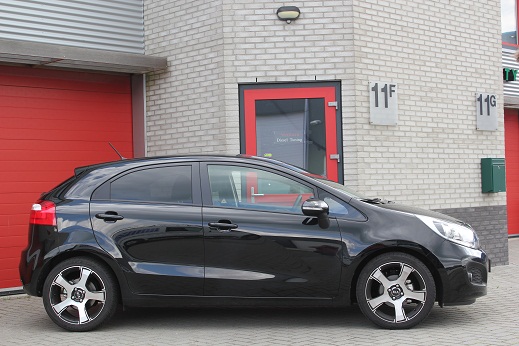 Rijervaring Chiptuning Kia Rio 1.1 CRDI 75 PK Zijkant
