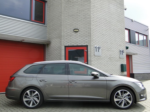Rijervaring Chiptuning Seat Leon ST 2.0 TDI 150 PK Zijkant