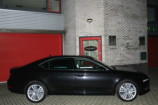 Rijervaring Chiptuning Nieuwe Skoda Superb 1.6 TDi 120 PK Zijkant