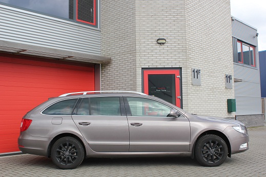 Rijervaring Chiptuning Skoda Superb 2.0 TDI 170 PK Zijkant