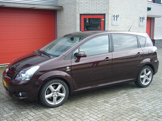 Rijervaring Chiptuning Toyota Corolla Verso 2.2 D4D Zijkant