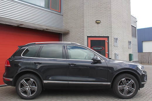 Rijervaring Chiptuning Volkswagen Touareg 3.0 V6 TDi 262 Pk Zijkant
