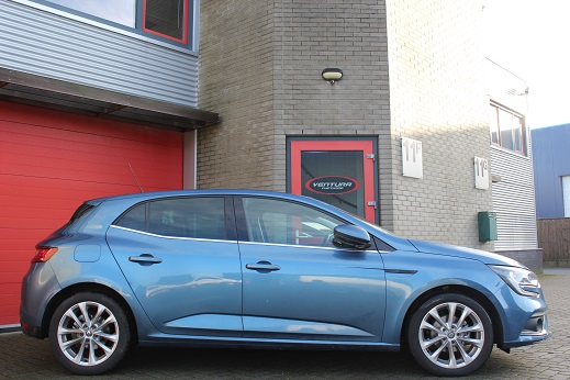 Rijervaring Chiptuning Renault Megane 1.2 TCe 100 PK , resultaat na tuning: 130 PK Zijkant