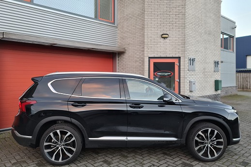 Rijervaring Chiptuning Hyundai Santa Fe 1.6 T-GDi HEV Zijkant