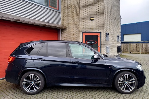 Rijervaring Chiptuning BMW X5 M550d Zijkant