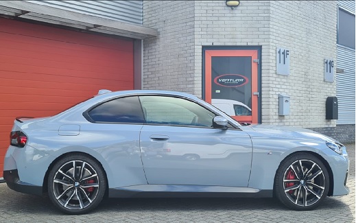 Rijervaring Chiptuning BMW 220i G42 184 PK Zijkant