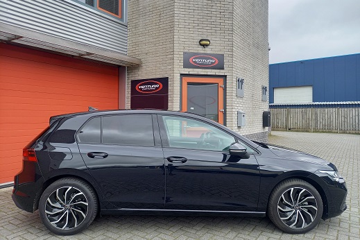 Rijervaring Chiptuning Volkswagen Golf 8 1.0 eTSi 110 PK Zijkant