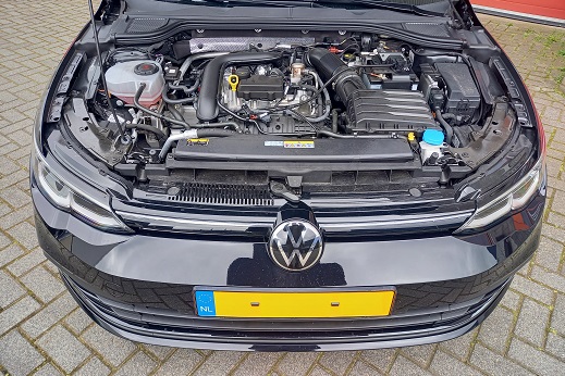 Rijervaring Chiptuning Volkswagen Golf 8 1.0 eTSi 110 PK Voorkant