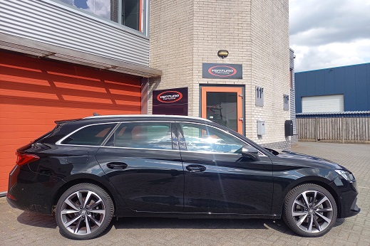 Rijervaring Chiptuning Seat Leon 1.4 TSi eHybrid 204PK Zijkant