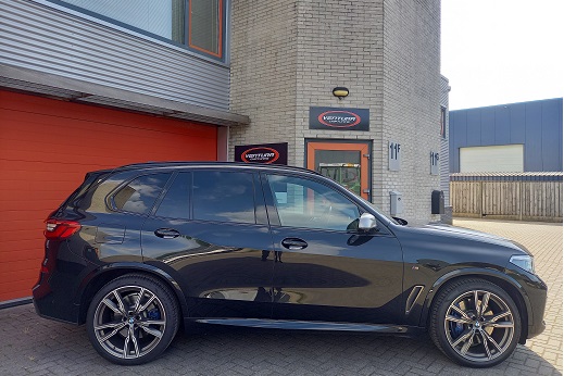 Rijervaring Chiptuning BMW X5 M550d 400 PK Zijkant