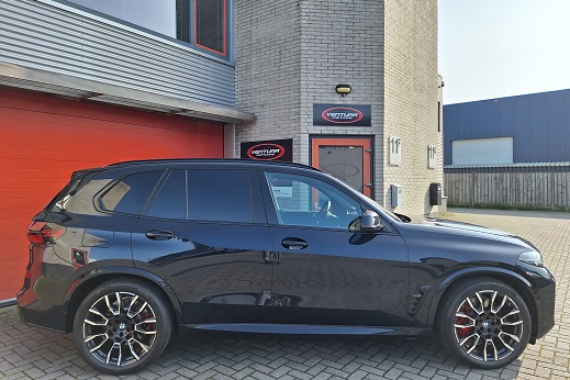 Rijervaring Chiptuning BMW X5 50e 489 PK G05 Zijkant