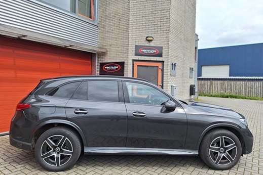 Rijervaring Chiptuning Mercedes GLC 300E 313 PK Zijkant