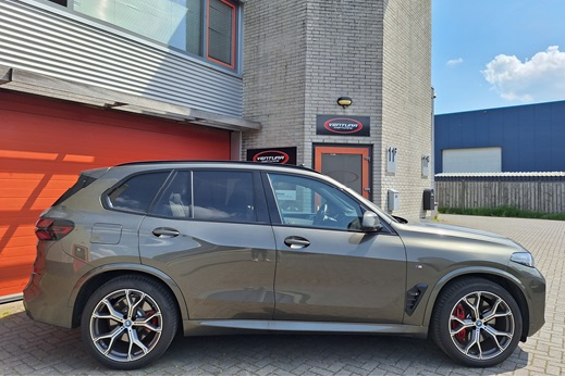 Rijervaring Chiptuning BMW X5 50e 489 PK G05 Zijkant