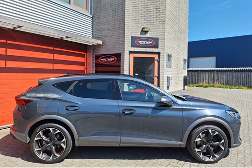 Rijervaring Chiptuning Cupra Formentor 1.4 TSi eHybrid 204 PK Zijkant