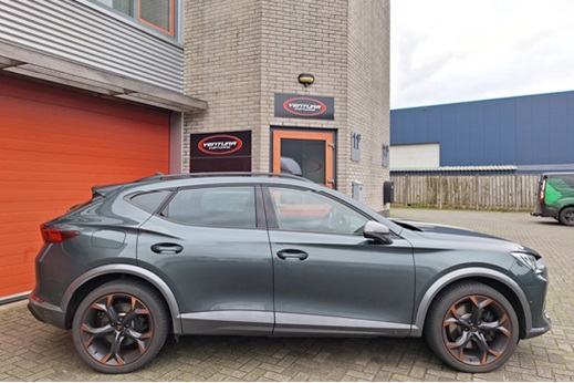 Rijervaring Chiptuning Cupra Formentor 1.4 TSi eHybrid 204 PK Zijkant