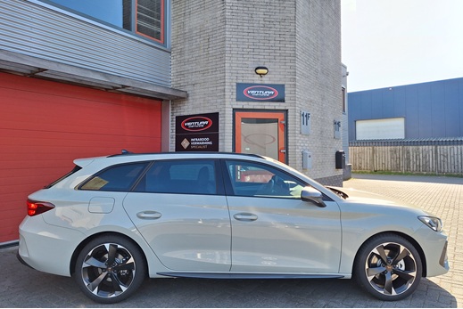 Rijervaring Chiptuning Cupra Leon 1.5 e-Hybrid 204 PK Zijkant