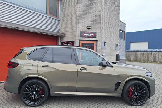 Rijervaring Chiptuning BMW X5 50e 489 PK G05 Zijkant