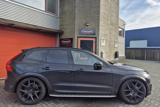 Rijervaring Chiptuning Volvo XC60 T8 455 PK Zijkant