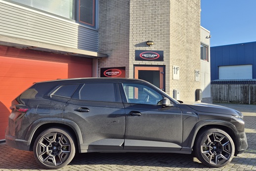 Rijervaring Chiptuning BMW XM 50e G09 plug-in Hybride 476 PK Zijkant