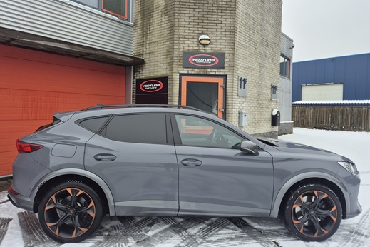 Rijervaring Chiptuning Cupra Formentor 1.4 TSi eHybrid 204 PK Zijkant