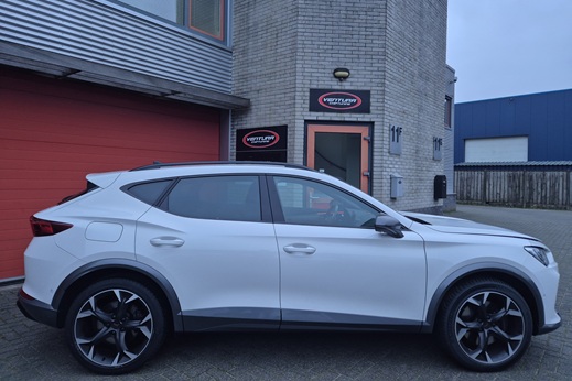 Rijervaring Chiptuning Cupra Formentor 1.4 TSi eHybrid 204 PK Zijkant