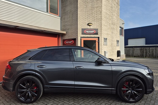 Rijervaring Chiptuning Audi Q8 60 TFSi e 490 PK Zijkant