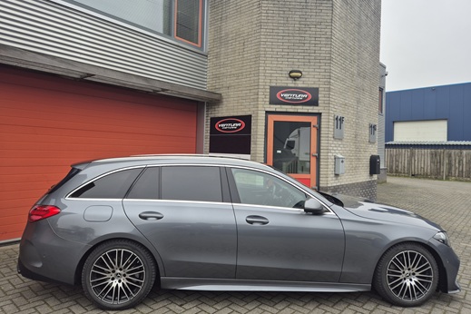 Rijervaring Chiptuning Mercedes C220d 200 PK W206 Zijkant