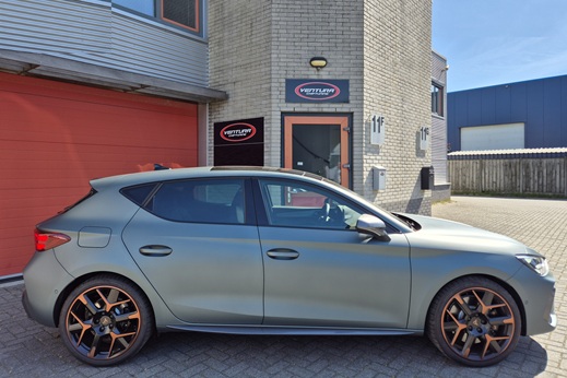 Rijervaring Chiptuning Cupra Leon 1.5 e-Hybrid 272 PK VZ Zijkant